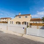 Villa Mit Salzwasserpool, Billard, Tischtennis Und In Strandnaehe